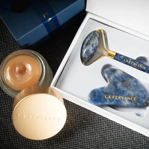 Gua Sha und Gesichts-Roller aus blauem Sodalith als kombiniertes Anti-Aging Kit
