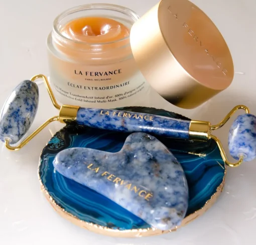 Gua Sha und Gesichts-Roller aus blauem Sodalith als kombiniertes Anti-Aging Kit