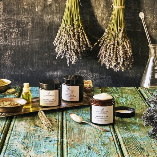 Instant Glow Calming Exfoliator - Flower and Spice - Peeling