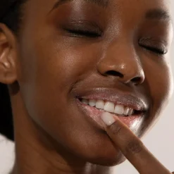 Jojoba Pearls - Hautbarriere schützendes Peeling mit Weißem Tee & Rooibostee