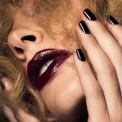 Le Vernis No 917 Rouge Porphyra - LE ROUGE FRANCAIS - dunkler Nagellack