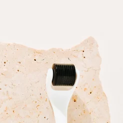 Micro Needle Dermal Roller | Wildcrafted Organics - 0,3 mm